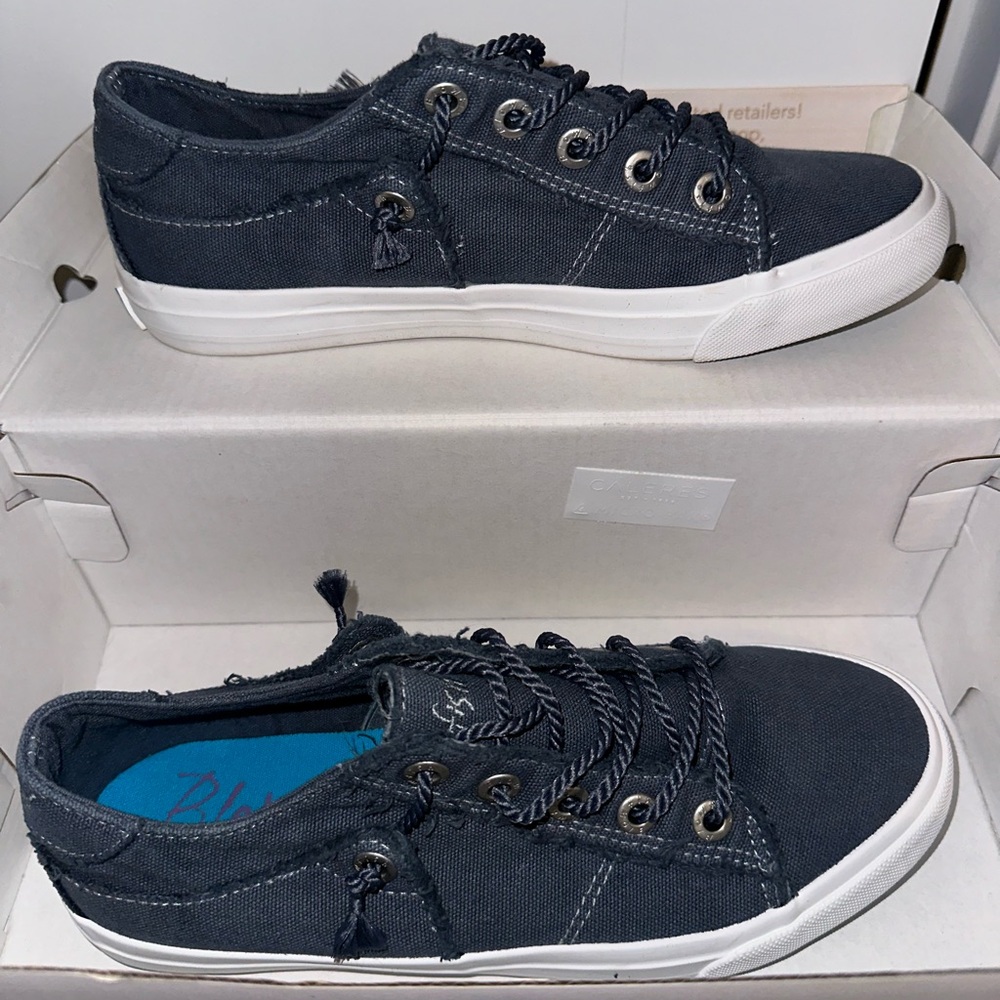 Blowfish Malibu blue low rise sneaker shoes